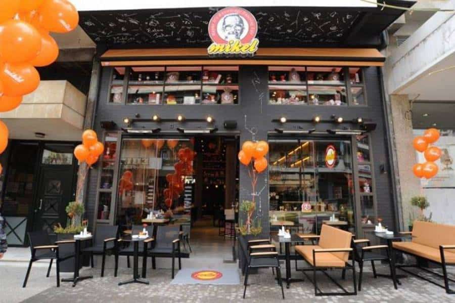 Τα Starbucks… φυσάνε τον καφέ στην Ελλάδα και δεν κρυώνει -Η ήττα από την ελληνική αλυσίδα Mikel