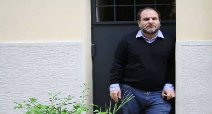 Ο Παναγής Παναγιωτόπουλος, Επ. Καθηγητής Κοινωνιολογίας, μιλάει στον Fm 100 για τα σενάρια συνωμοσίας (mp3)