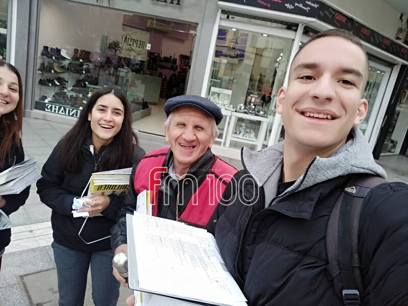 Οι φοιτητές της Λήμνου έγιναν πωλητές της «Σχεδίας» και έστειλαν το πιο δυνατό μήνυμα! (photos)