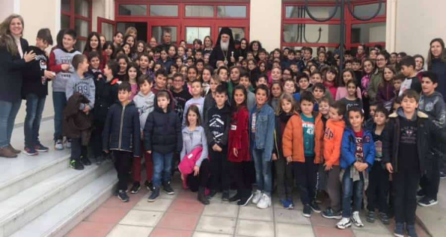 Κοντά στα παιδιά ο Μητροπολίτης Λήμνου (photos)