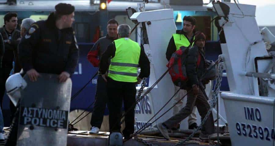 Στο πλοίο για Λήμνο-Καβάλα: Μέσα σε βαλίτσα προσπάθησε να φύγει μετανάστης από τη Λέσβο
