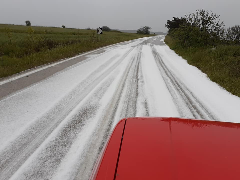 Λήμνος: Πυκνή χαλαζόπτωση Μάη μήνα! (photos)