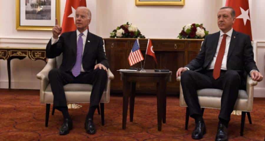 Business Insider: Ο Ερντογάν προσπαθεί να τραβήξει την προσοχή του Μπάιντεν, αλλά εκείνος τον αγνοεί