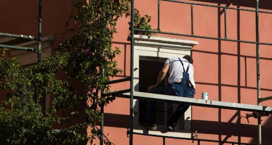 «Εξοικονομώ»: Πότε έρχεται το νέο πρόγραμμα, τι ισχύει για τα τουριστικά καταλύματα