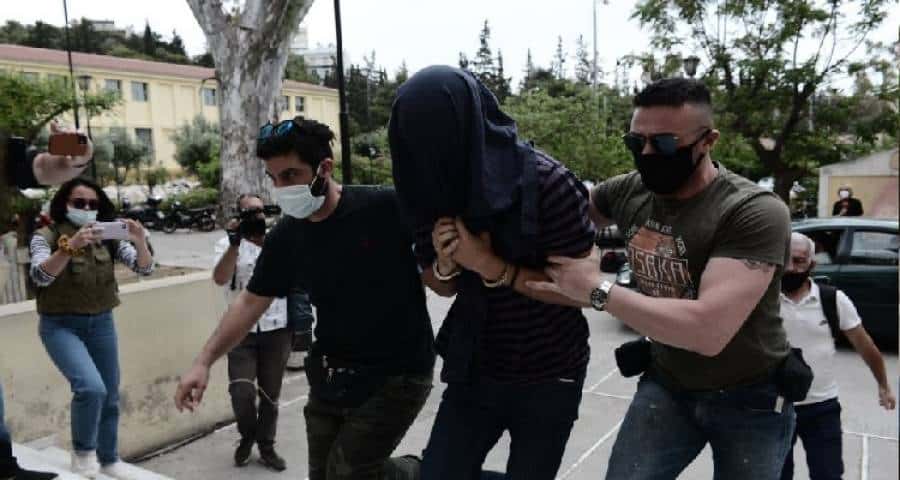 Νέα Σμύρνη: Κρατούμενος μέχρι τη Δευτέρα που θα δικαστεί ο 22χρονος σάτυρος | Το ξέσπασμα της μητέρας του