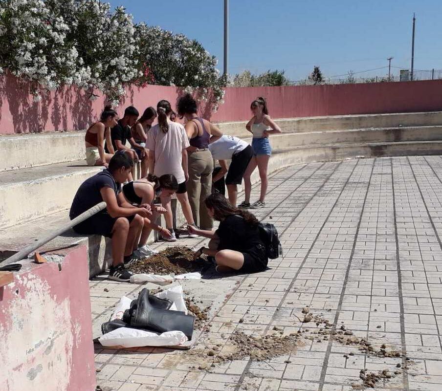 ΓΕΛ Μούδρου: Κατασκεύασαν ξυλόφουρνο και ζύμωσαν «Άρτο Λημνιό»! (photos)