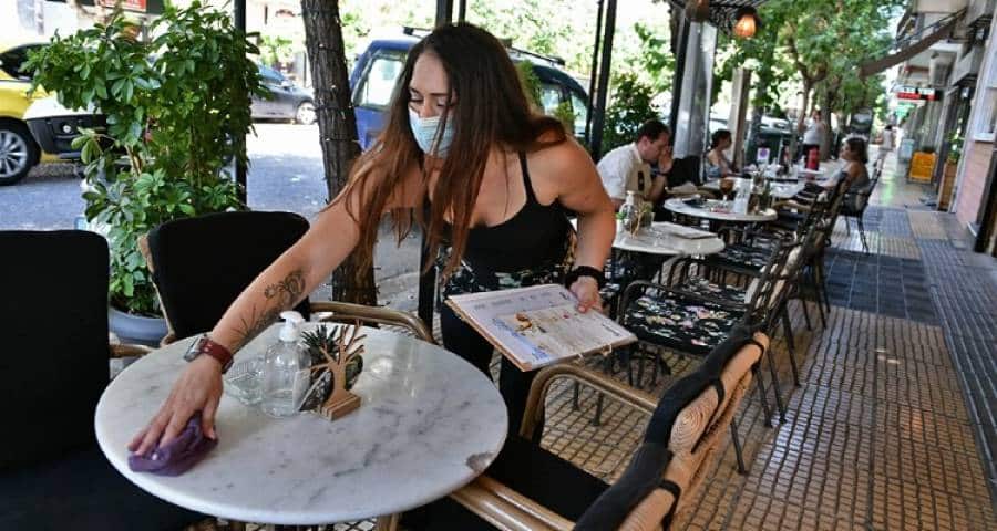Κορωνοϊός: Χειμώνας μετ’ εμποδίων για τους ανεμβολίαστους | Σκέψεις για επιστροφή της μάσκας σε εξωτερικούς χώρους