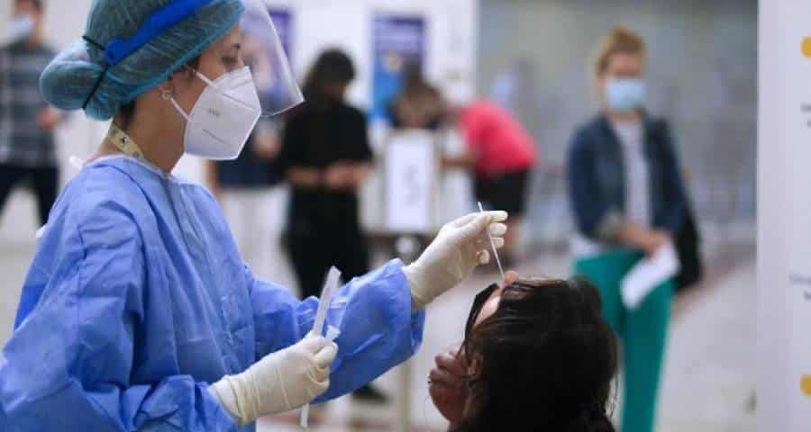 Αρνητής γονιός στο Βόλο έκανε μήνυση στους καθηγητές γιατί έγινε… rapid test στην κόρη του!