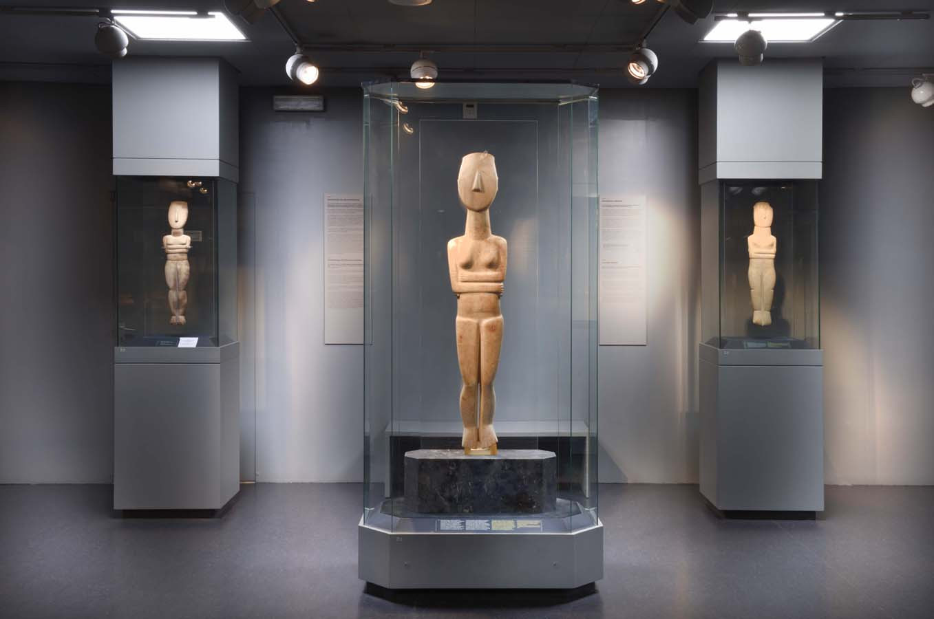 Επέστρεψαν στην Ελλάδα 15 κυκλαδικά της συλλογής Στερν – Έκθεση στο Μουσείο Κυκλαδικής Τέχνης