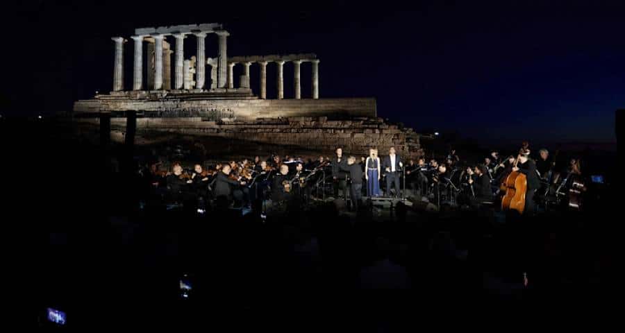 Ο νέος φωτισμός στον ναό του Ποσειδώνα στο Σούνιο από την Ελευθερία Ντεκώ