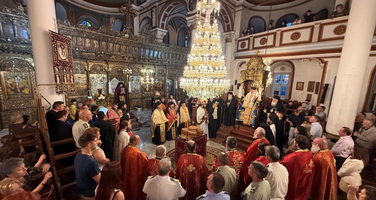 Με λαμπρότητα και πολυαρχιερατική συνδρομή ο εορτασμός του Αγίου Πνεύματος στη Λήμνο