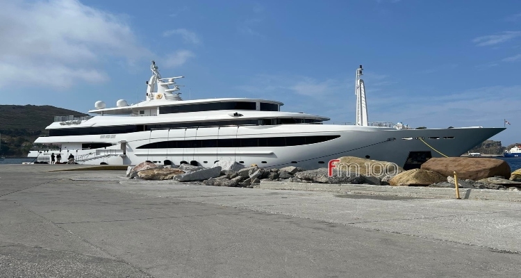 Λήμνος: Άρωμα αραβικής χλιδής στη Μύρινα με την άφιξη του εντυπωσιακού TACANUYASO M.S.
