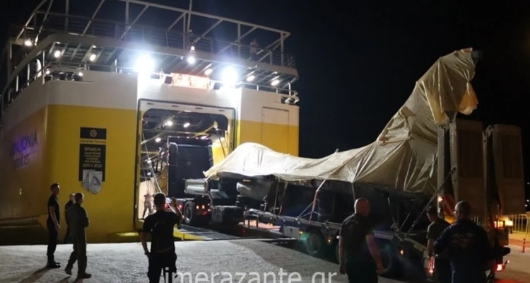 Με πλοίο μεταφέρθηκε το F-16 που έκανε αναγκαστική προσγείωση στο αεροδρόμιο της Ζακύνθου -Δείτε εικόνες