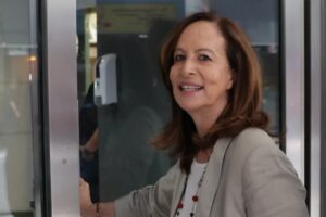 Διαμαντοπούλου: Πώς πληρώνει και πώς χρηματοδοτείται το κόμμα του Τσίπρα;