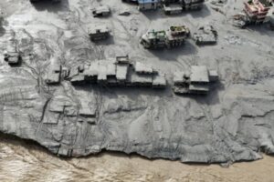 Βιβλική καταστροφή στο Νεπάλ: «Τείχος» από λάσπη και πάγο κατάπιε ολόκληρα χωριά, πάνω από 1000 οι αγνοούμενοι