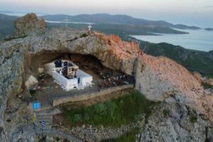 Παναγία Κακαβιώτισσα: Προεόρτια Πανήγυρις στο μοναδικό ασκεπές εξωκλήσι της Λήμνου | Η μεταφορά της εικόνας