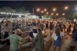 Πρώτο πανηγύρι στην Πλάκα: Μεγάλη επιτυχία παρά τις ανώνυμες καταγγελίες | Ευχαριστήριο του Συλλόγου «Φάρος»