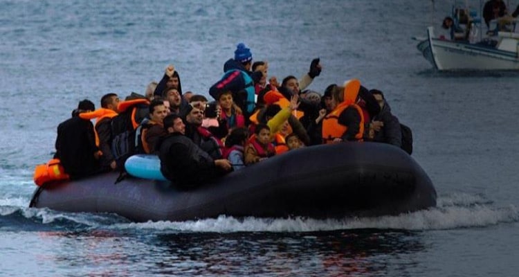 Έκτακτη σύσκεψη συγκαλεί ο Μουτζούρης για το μεταναστευτικό | Από την Κρήτη σε Λέσβο και Σάμο εκατοντάδες μετανάστες
