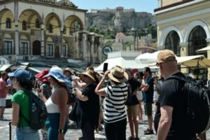 ΥΠΟΙΚ: Όφελος 2 δισ. ευρώ από την πρόωρη αποπληρωμή 13 δισ. ευρώ του δημόσιου χρέους το 2026