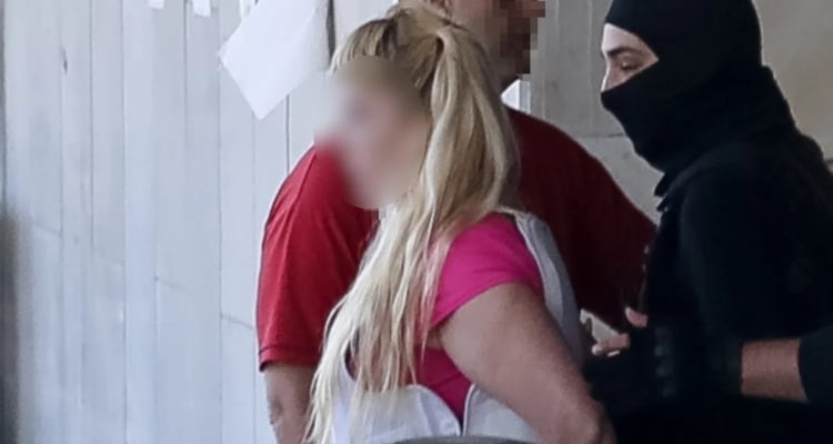 Στην Ευελπίδων η 46χρονη -Απολογείται για την υπόθεση της Marfin