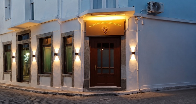 House of Light and Spirit: Νέος χώρος ευεξίας και δημιουργικής κίνησης στη Μύρινα με την υπογραφή της Σοφίας Ρουσοπούλου