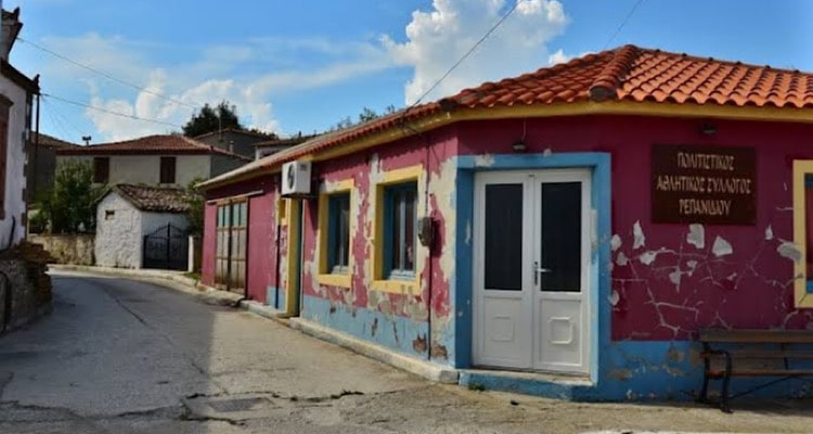 Ρεπανίδι: Χωρίς νερό ο οικισμός μετά την πρόσκρουση οχήματος σε πυροσβεστικό κρουνό