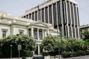 Σε υψηλούς τόνους η απάντηση του ΥΠΕΞ στην Τουρκία για το χωροταξικό των ΑΠΕ: «Απολύτως ξεκάθαρο το καθεστώς κυριαρχίας στο Αιγαίο»