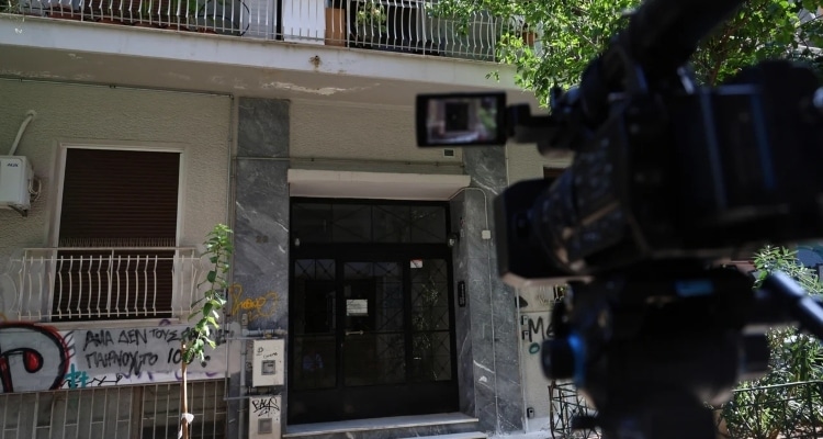 Θρίλερ στην Κυψέλη: Νέες έρευνες στο διαμέρισμα -Σοκ με το κατεψυγμένο βρέφος, η νεκροτομή θα δώσει απαντήσεις