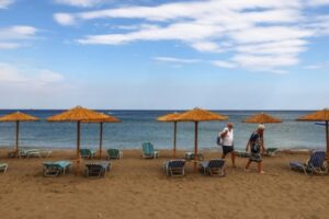 «Μπουρλότο» στους φορολογικούς ελέγχους | Απεργούν οι εφοριακοί εν μέσω Αυγούστου