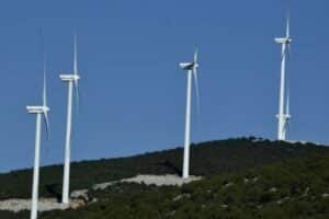 Στο μικροσκόπιο οι ανεμογεννήτριες: Η έρευνα μετά τις πυρκαγιές, η απάντηση της ΕΛΕΤΑΕΝ και οι νέοι κανόνες