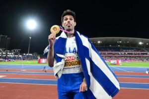 Ο στίβος υποκλίνεται στον Τεντόγλου για το 4ο σερί ευρωπαϊκό χρυσό στο μήκος – Η απονομή, η αποθέωση και η… «μ@@κία» με το μετάλλιο