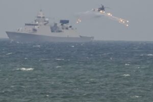 Ρωσική φρεγάτα εκτόξευσε φωτοβολίδες προς στρατιωτικό ελικόπτερο της Δανίας