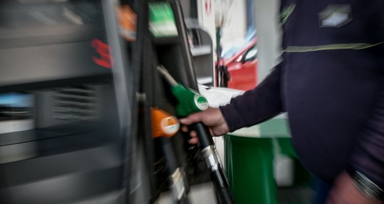 Οδεύει ακάθεκτη προς τα 2,50 ευρώ η βενζίνη στη Λήμνο