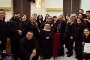 Η Ανθή Γουρουντή επιστρέφει με την «Ευριπίδου Γη»: Όταν το αρχαίο δράμα συνομιλεί με τη σύγχρονη ελληνική μουσική