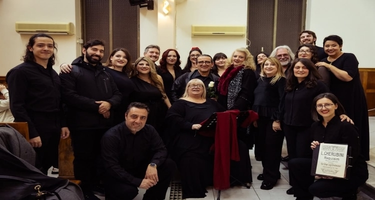 Η Ανθή Γουρουντή επιστρέφει με την «Ευριπίδου Γη»: Όταν το αρχαίο δράμα συνομιλεί με τη σύγχρονη ελληνική μουσική