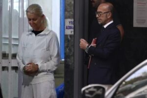 Σε ειδικό χώρο και χωριστά στις φυλακές Κορυδαλλού οι δύο γιατροί για τον θάνατο του Γιώργου Μαζωνάκη | Μεταφέρθηκαν τα ξημερώματα, βίντεο