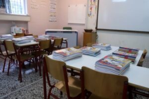 Νεαρός γρονθοκόπησε δασκάλα μέσα σε Δημοτικό στην Καστοριά και την έστειλε στο νοσοκομείο | Συνελήφθη ο δράστης