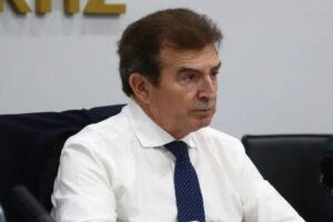 Ο Χρυσοχοΐδης προαναγγέλλει «βραχιολάκι» σε όσους έχουν περιοριστικά μέτρα για ενδοοικογενειακή βία