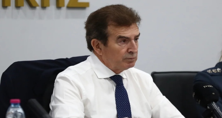 Ο Χρυσοχοΐδης προαναγγέλλει «βραχιολάκι» σε όσους έχουν περιοριστικά μέτρα για ενδοοικογενειακή βία