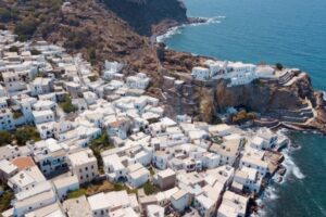 Νίσυρος: Επίδομα 3.000 ευρώ από τον δήμο για κάθε παιδί που γεννιέται στο νησί