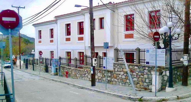 3ο Δημοτικό Μύρινας: Δύο εκπαιδευτικοί Παράλληλης Στήριξης για οκτώ παιδιά | Διαμαρτυρία των γονέων