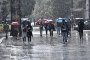 Νέο έκτακτο δελτίο επιδείνωσης καιρού: Πορτοκαλί προειδοποίηση για 5 περιοχές, πού χρειάζεται προσοχή