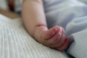 Χανιά: Σε σοβαρή κατάσταση το δύο εβδομάδων βρέφος που υπέστη κρανιοεγκεφαλικές κακώσεις – Τι υποστηρίζει η μητέρα