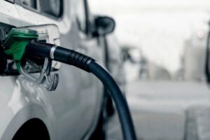 Καύσιμα: Έρχονται νέες ανατιμήσεις στις τιμές της βενζίνης από Τρίτη – 230 εκατ. λιγότερα στα έσοδα από τον ΕΦΚ