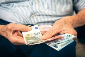 ΔΕΘ: Ανακοινώνεται η επαναφορά της «13ης σύνταξης» – Σενάριο και για «δώρο» στο Δημόσιο