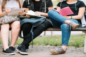 ΟΠΕΚΑ: Ξεκίνησαν οι αιτήσεις για χρηματικά βραβεία 1.000 ευρώ σε πρωτοετείς φοιτητές