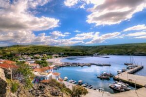 «Σου γράφω από τον Άη Στράτη»: Ένα οδοιπορικό μνήμης και ηρεμίας στο ακριτικό νησί