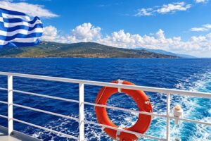 Ελληνική ακτοπλοΐα: Αποχωρούν τα πλοία μιας άλλης εποχής | Το «Λευκά Όρη» ολοκλήρωσε το τελευταίο του μπάρκο μετά από 28 χρόνια