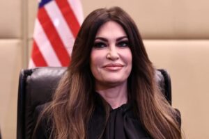 Ο Λευκός Οίκος ζήτησε από την Κίμπερλι Γκίλφοϊλ να παραιτηθεί | «Ήταν υπέροχη προσθήκη στην ομάδα μας, της ευχόμαστε τα καλύτερα»
