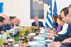 Τα ευρήματα του Μαξίμου σε δύο εσωτερικές έρευνες και focus groups |  Ποιους στοχεύει να πάρει πίσω από τους ψηφοφόρους του ’23